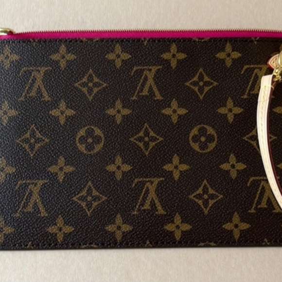 SOLD!! Louis Vuitton Neverfull GM Monogram Wristlet Pouch in Pivione - Picture 1 of 4